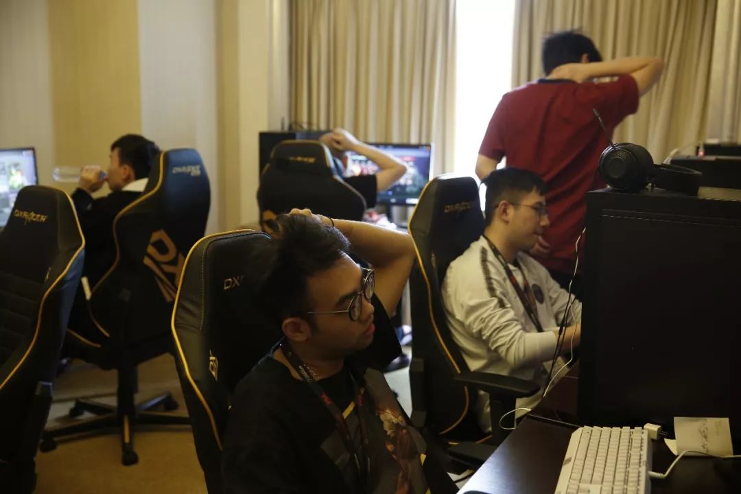 LPL圈内人爆料：Xiaohao或被EDG队伍青睐 但身负合同中下游队伍买不起