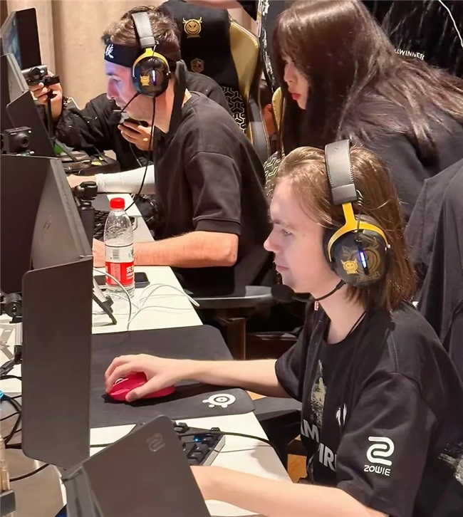 Team WE ：下路选手Stay将下放二队担任AD，将随队征战LDL